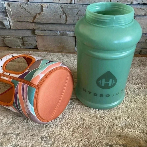Hyrdrojug Pro V1 Mountains and Canyons Sleeve and Green Water Container Bottle - Picture 6 of 9